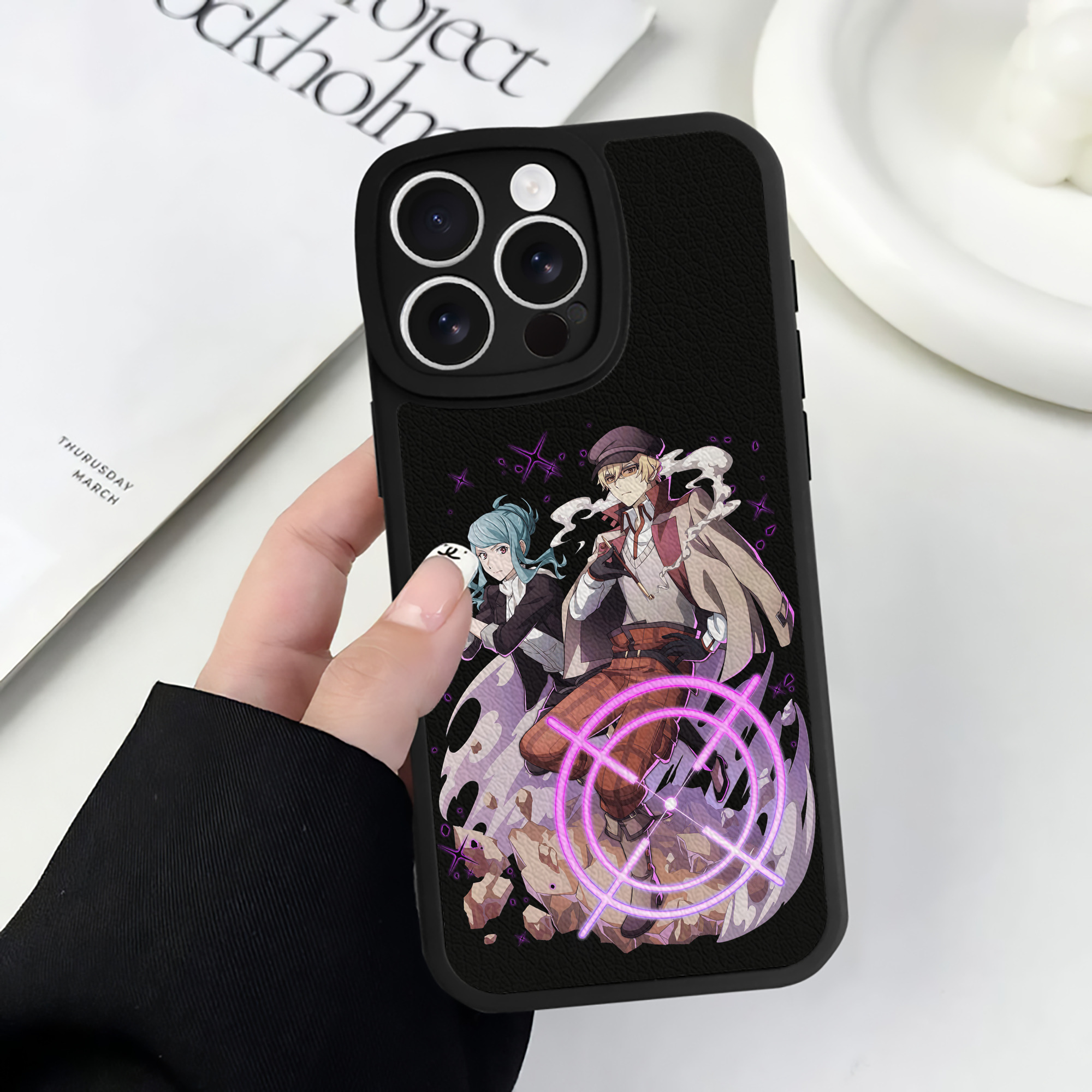 （画像用） 文豪ストレイドッグス Bungo Stray Dogs 【iPhone 16シリーズ対応】シリコンスマホケース（レザー調） 材質：シリコン